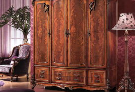 Repliky starožitného nábytku, Luxusní, stylový, historizující, zámecký, kvalitní nábytek, interiéry Viola ROYAL 238 - ložnice, šatní skříň, křeslo, lampa